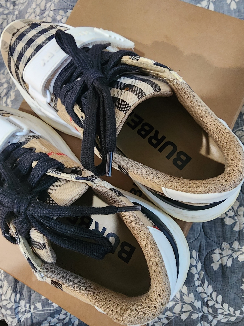 Burberry Beige Check Low-Top Women Sneakers with White Sole - Picture 5 of 10